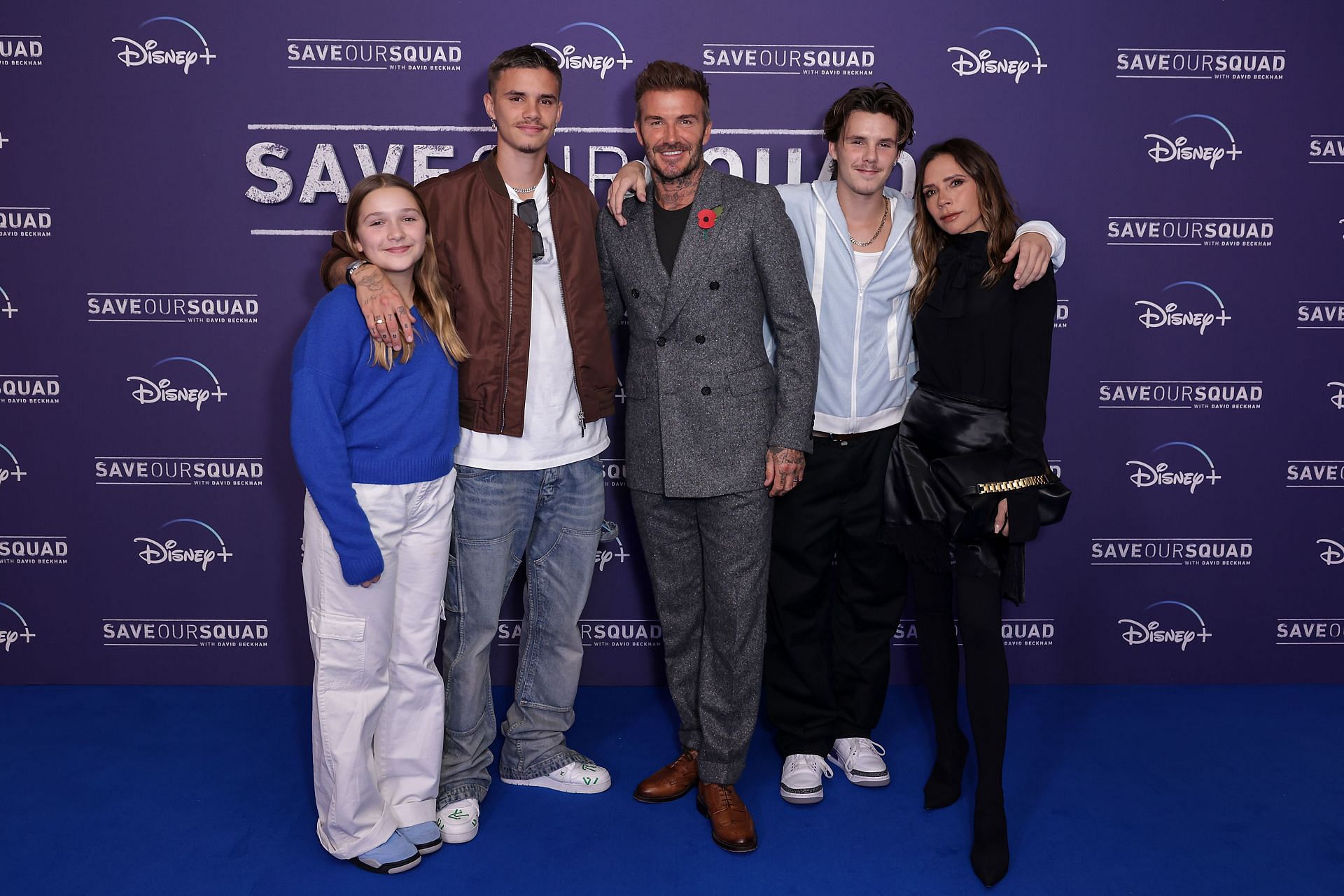 Harper Beckham, Romeo Beckham, David Beckham, Cruz Beckham and Victoria Beckham (Image via Getty)